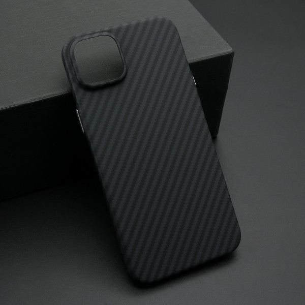 Futrola CARBON STRIPES za iPhone 15 Plus (6.7) crna